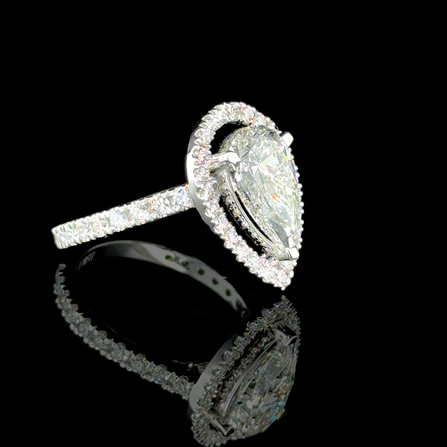 14K white gold ring featuring a lab-grown diamond, size 6