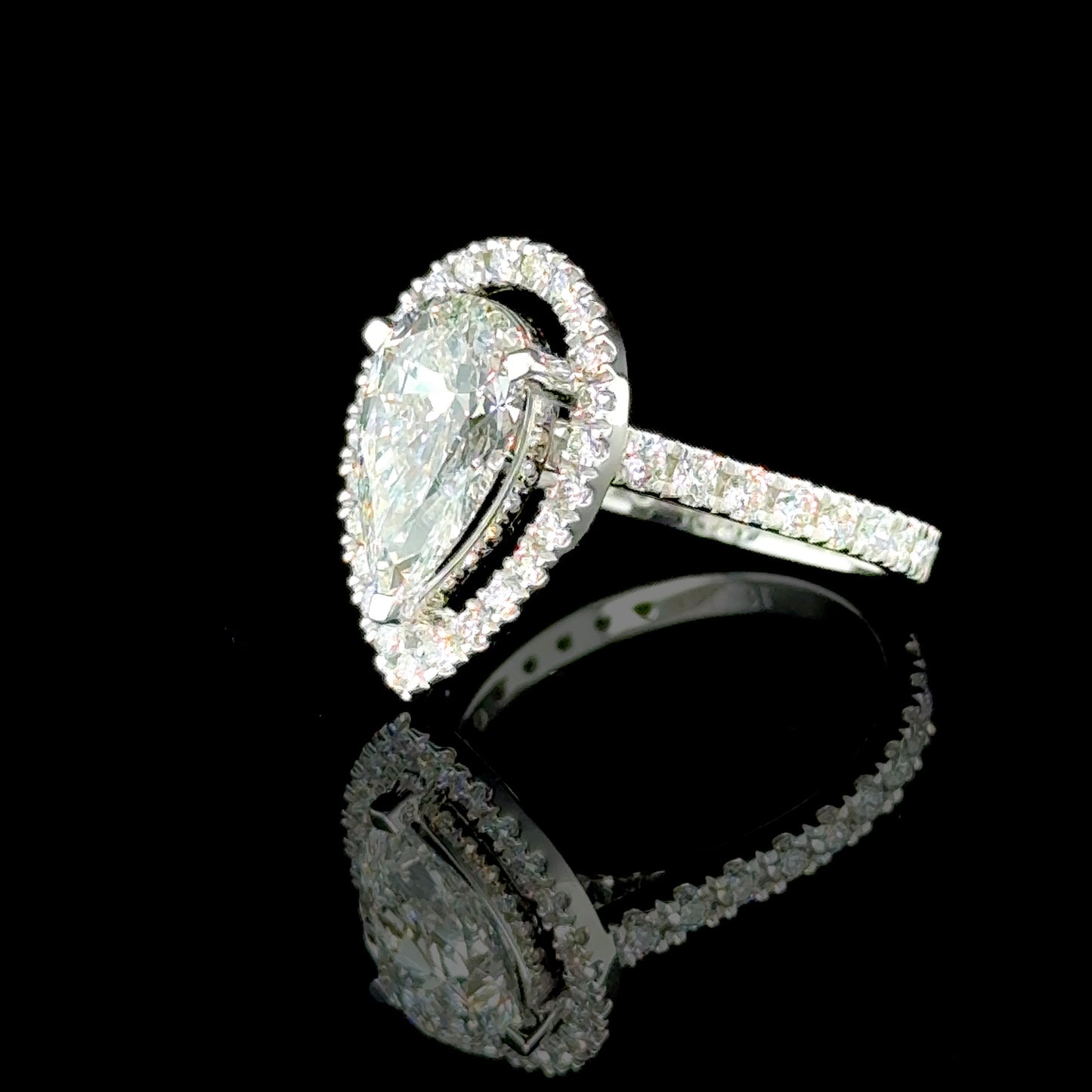 Lab-grown diamond ring in white gold with a 2.01ct center stone
