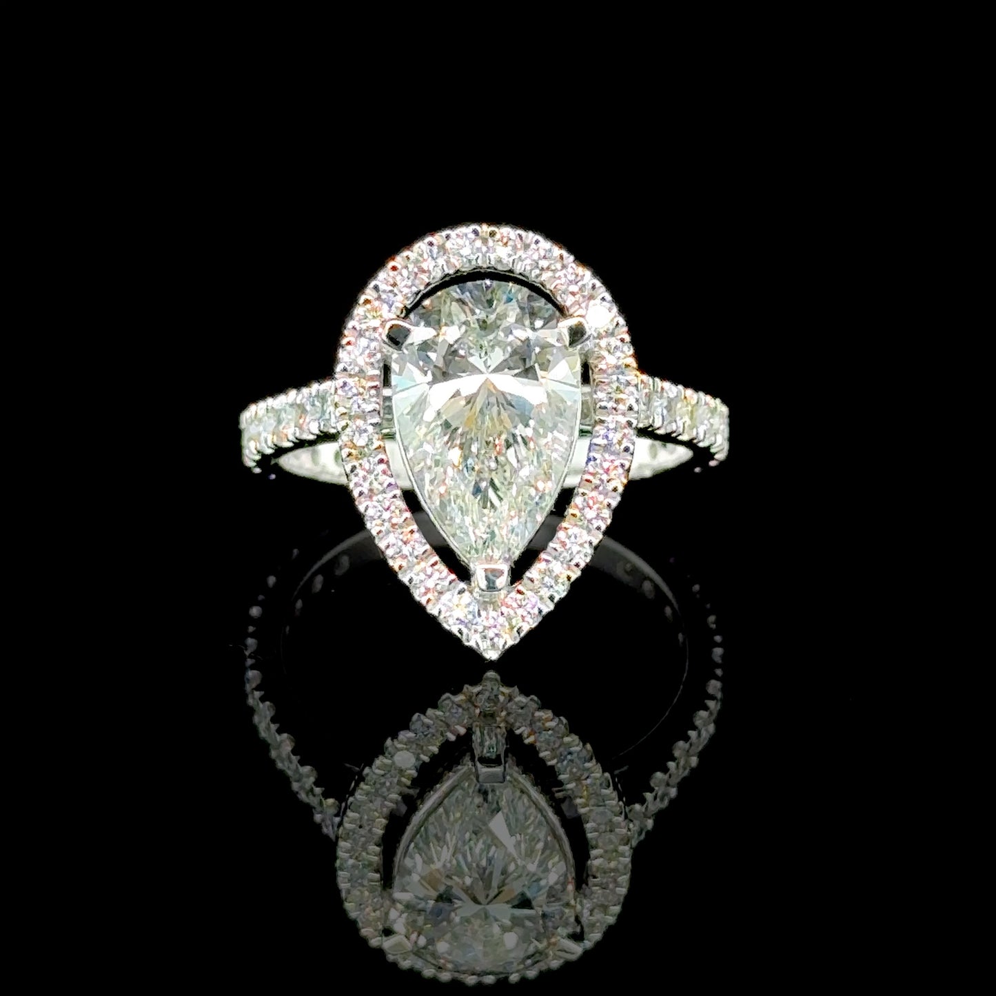 White gold ring with 2.71 carat lab-grown diamond