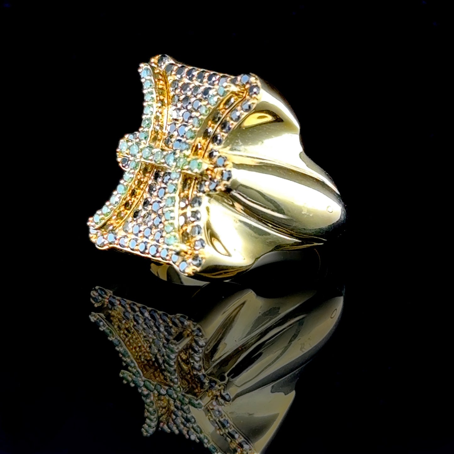 Statement ring for Pisces zodiac sign with colored diamonds