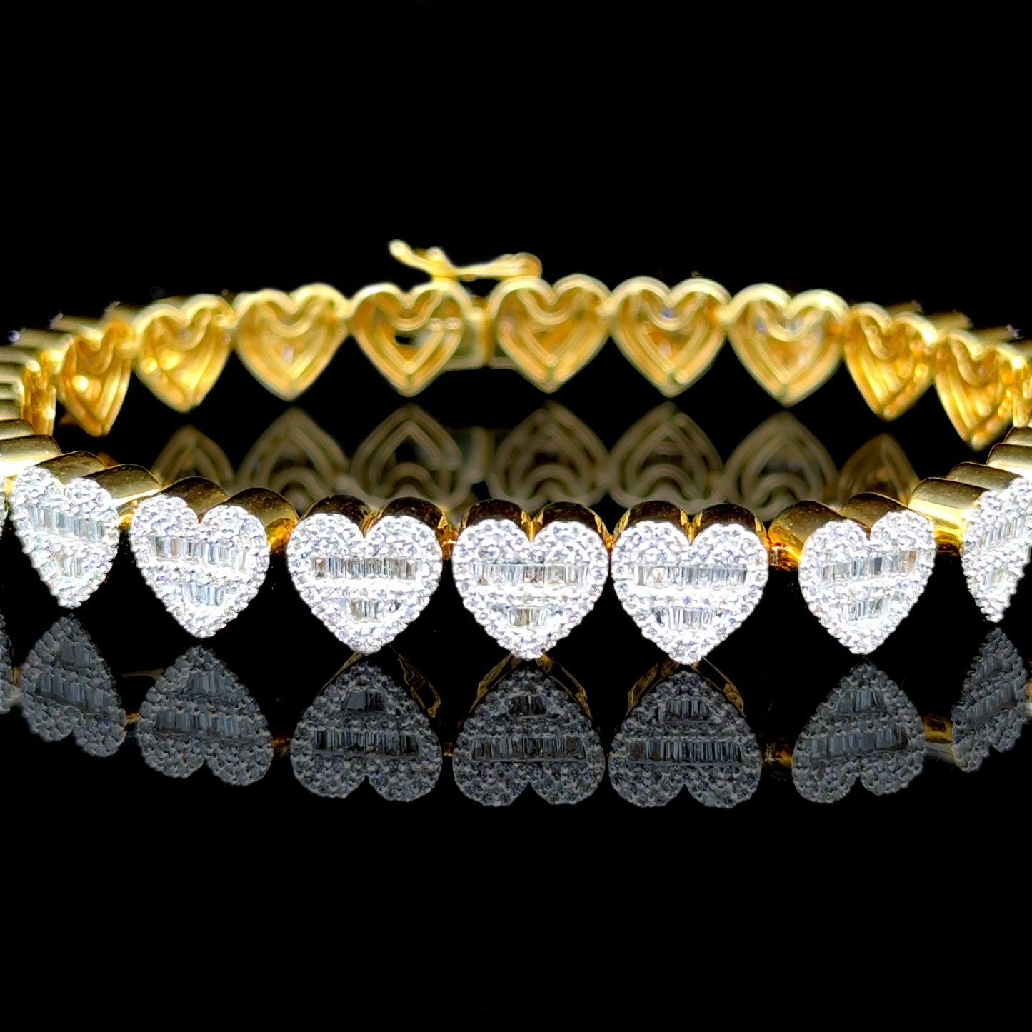 Yellow gold heart bracelet with 3.57 carats of diamonds