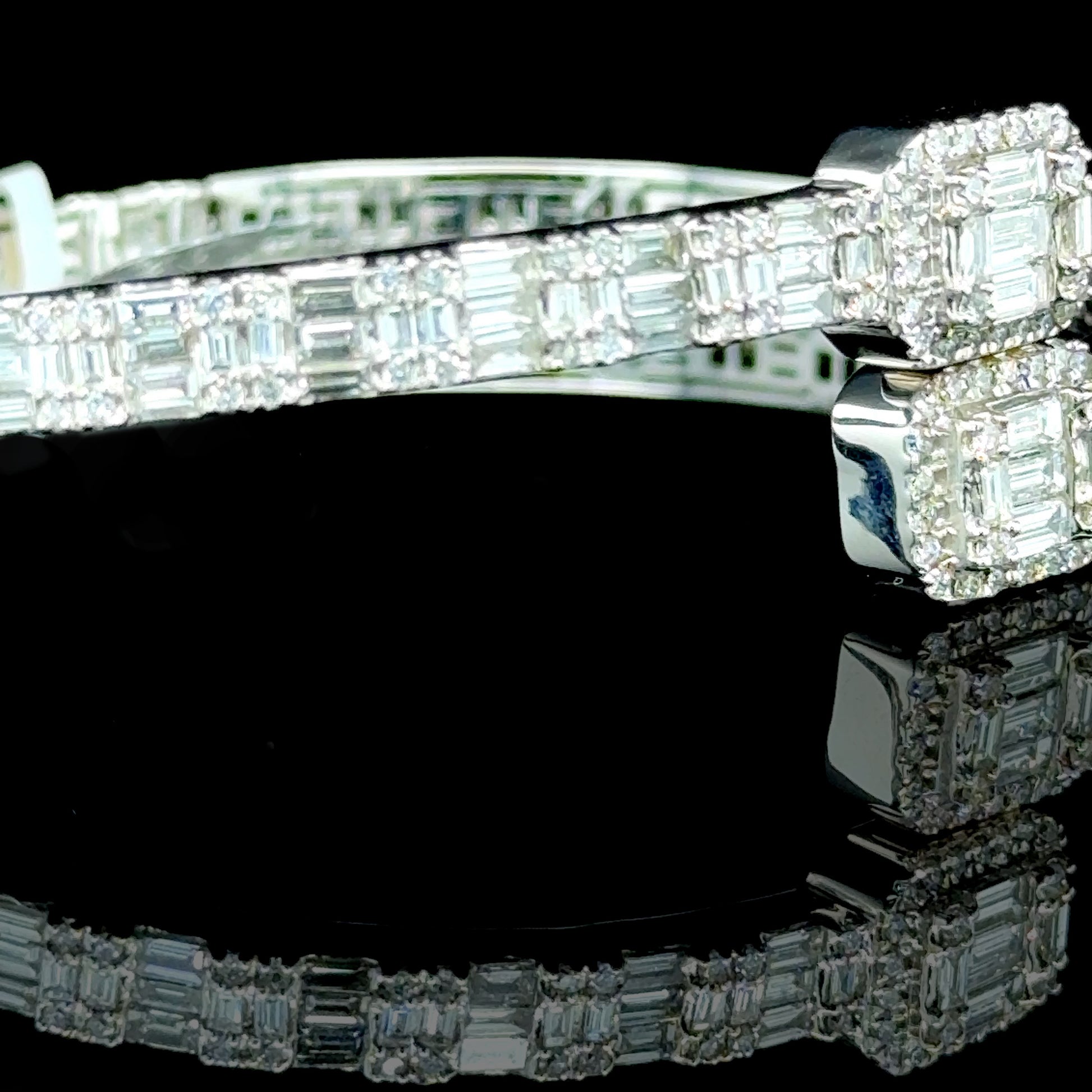 Elegant diamond bangle in white gold with a dazzling 6.88 carats
