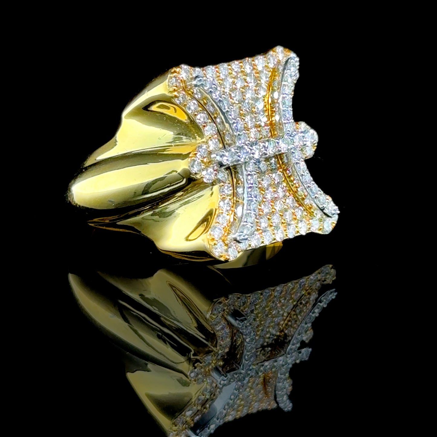 Yellow gold Pisces ring with 1.36 carat diamonds
