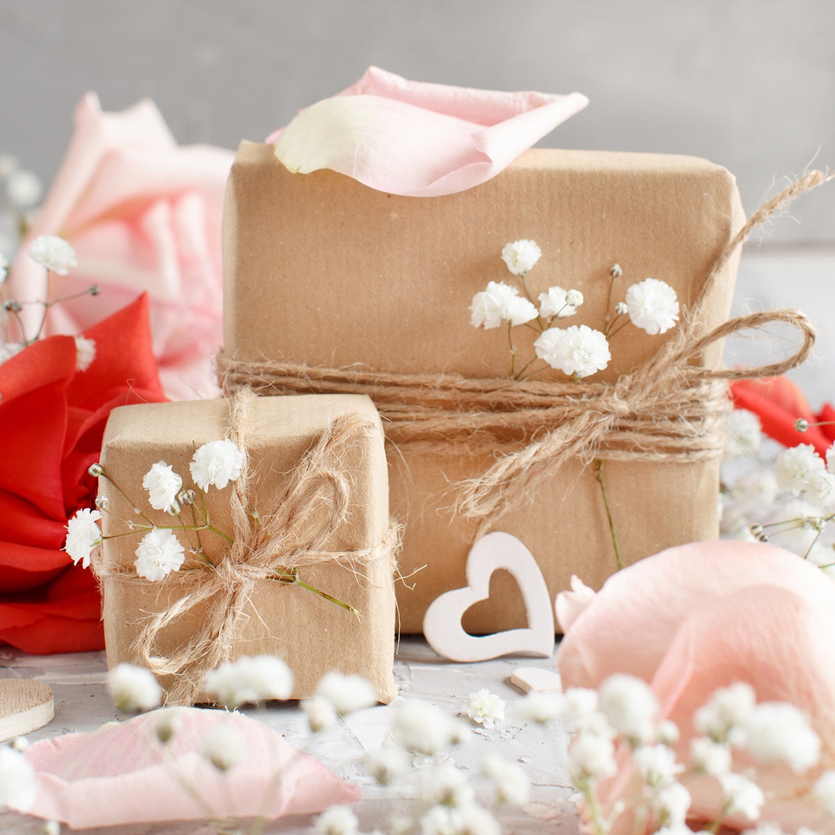 gift boxes with small white flowers image for ROE Jewelry Special days Collection