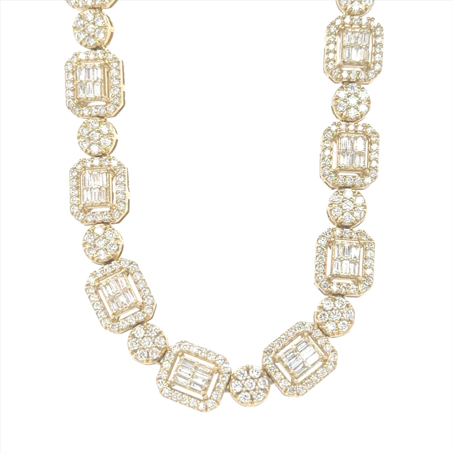 Luxurious yellow gold tennis necklace with 10.60 carats of sparkling diamonds