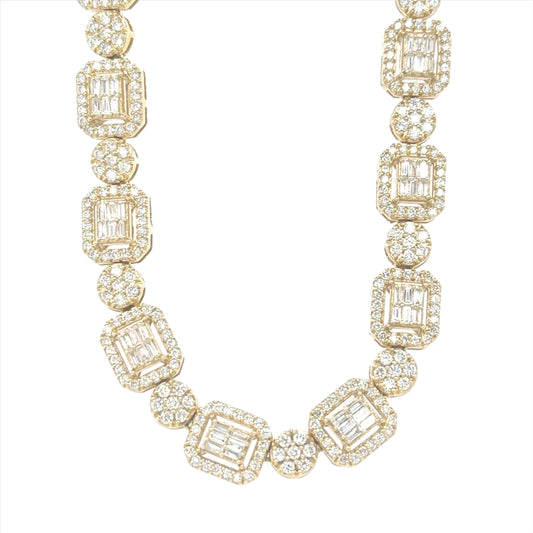 Luxurious yellow gold tennis necklace with 10.60 carats of sparkling diamonds