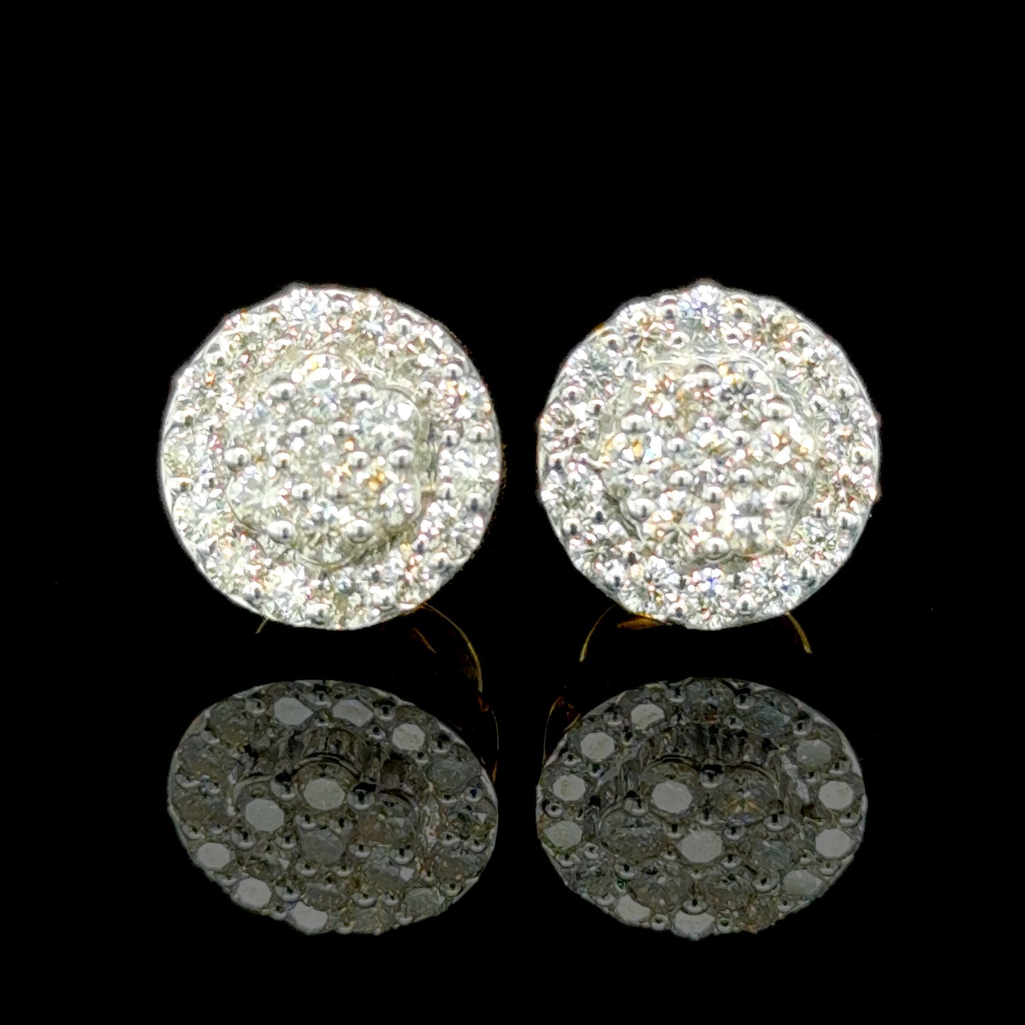 Yellow gold diamond earrings, 1.97 carats, VS clarity